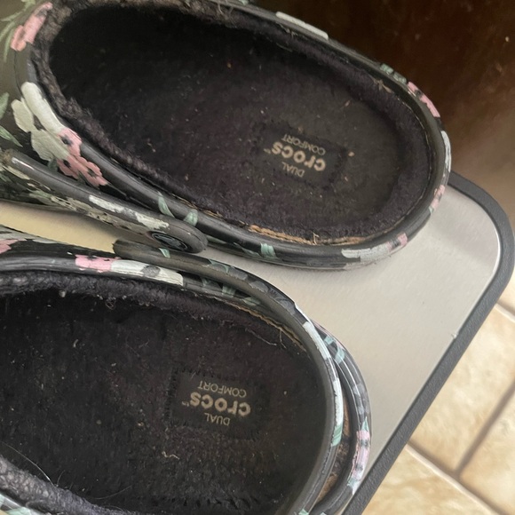CROCS lined women’s Floral Shoes - Black and Pink - Picture 3 of 4